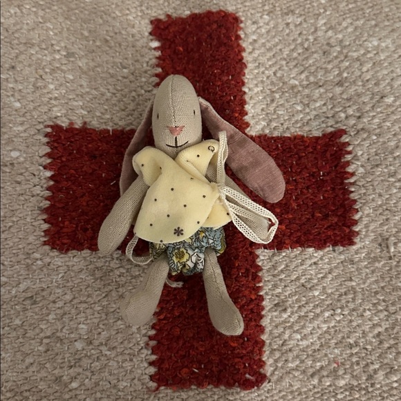 Maileg Micro Bunny & Cradle Cot Set - Picture 4 of 5